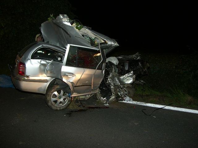 Superb, který je uveden výše v této bakalářské práci. Zde se jednalo o náraz v rychlosti 90 km/h, kdy vozidlo Škoda Yeti touto rychlostí jelo a vozidlo Škoda Superb stálo.