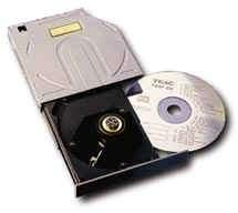 ROM mechaniky CD a DVD ROM-dáta sú ukladané do jednej dlhej špirály začínajúcej od stredu CD ROM mechaniky sú 1-52x rýchlostné, rýchlosť otáčania disku nie je
