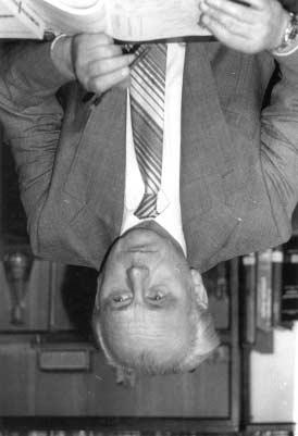 strana 29 KATEDRA ORGANICKÉ CHEMIE (KOCh) prof. Miroslav Večeřa VŠCHT v Pardubicích. Od téhož roku byl jmenován vedoucím katedry organické chemie a tuto funkci vykonával plných 22 let.