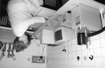 strana 41 servisní pracoviště - TMA (termicko-mechanický analyzátor servisní pracoviště - Elektronová mikroskopie Mezi léty 1965-1969 byl vedoucím katedry prof. Ing.