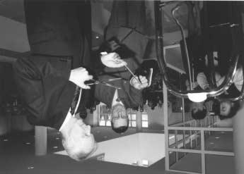 1993 byla proto vypracována koncepce, podle níž začala probíhat přeměna původní ústřední knihovny VŠCHT v moderní univerzitní knihovnu zajiš ující vyhovující informační zázemí pro všechny fakulty.
