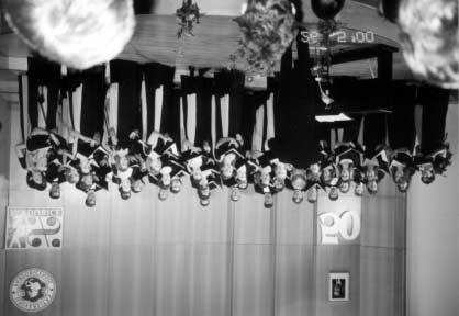 Druhá polovina koncertu pak patřila vzácnému hostu - americkému sboru Lycoming College Choir z Williamsportu z Pensylvanie, který patří k dlouholetým partnerům Vysokoškolského souboru v Pardubicích a