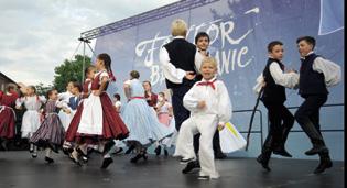 Mezi úspěchy Hlubinky se řadí ocenění na výběrových přehlídkách dětských folklorních souborů, vystoupení v dětských pořadech Mezinárodního folklorního festivalu ve Strážnici a na dalších folklorních
