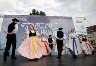 SLPT Hlubina je spoluzakladatelem a každoročním pořadatelem festivalu Folklor bez hranic a v letošním roce jeho členové uspořádali již šestý ročník Havířského bálu.