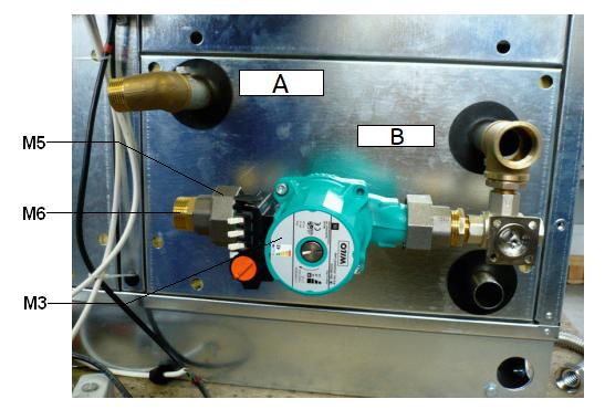 Obr. 4 Postup montáže 2.část A. přívod, B. odvod, M3. oběhové čerpadlo, M5.