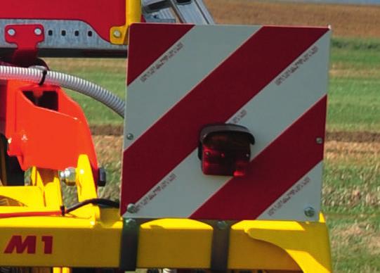(Pozor: Na traktoru musí být k dispozici pneumatická brzdová soustava se 2 vodiči!