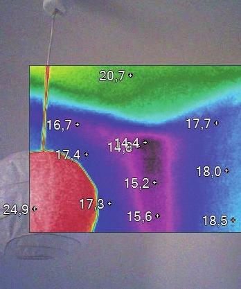 Zřetelně viditelné studené kouty místnosti v pohledu termokamery, ideální místo pro aplikaci ETERNAL IN Thermo. ETERNAL IN Thermo lze tónovat do pastelových odstínů.