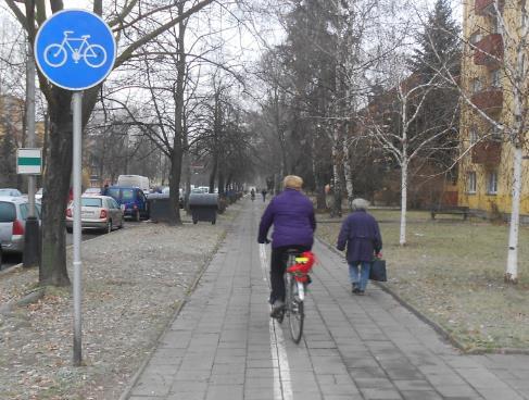 2012 Opatření A1 Bezpečně na kole (dopravní značení) Zajistíme zvýšení bezpečnosti cyklistů budováním sdružených stezek pro