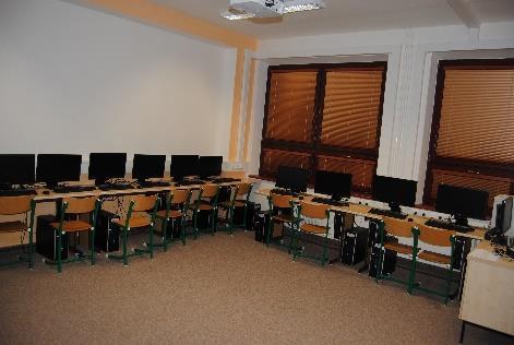 Erasmus plus spolupráce stáží se zahraničními školami.