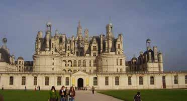 Francie - Paříž, Versailles, zámky na Loiře Objevte skvosty Francie - největší, nejkrásnější, nejnavštěvovanější zámky podél řeky Loiry, které Vás uchvátí svou monumentálností, architekturou i
