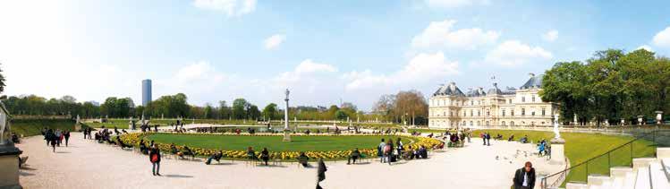den Ráno příjezd do Paříže, Eiffelova věž, prohlídka centra: náměstí Concorde, Champs Elysées, Vítězný oblouk, Louvre prohlídka expozice nebo nedalekého Musée d Orsay.