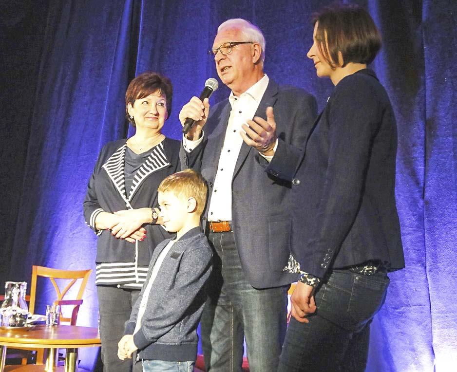 Bývalý předseda Akademie věd ČR Jiří Drahoš si nechal oznámení, že se pokusí získat post hlavy státu, pro rodné město. JABLUNKOV Lidé jeho gesto ocenili.