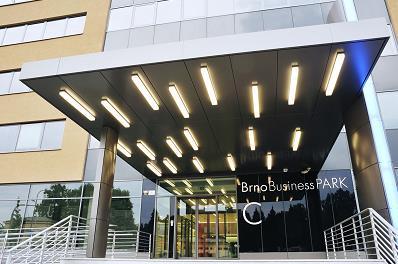 BRNO BUSINESS PARK LONDÝNSKÉ NÁMĚSTÍ, BRNO Plocha k dispozici: 8 000 m 2 Cena: 10 EUR/m 2 /měsíc BBP OFFICES nabízí moderní kancelářské a obchodní plochy s výbornou dopravní dostupností jak autem,