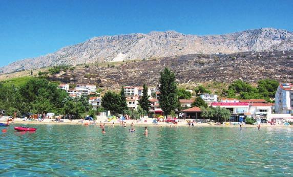 18 CHORVATSKO Omišská riviera Duče Omiš Nemira Omišská riviera leží na půli cesty mezi Splitem a Makarskou.