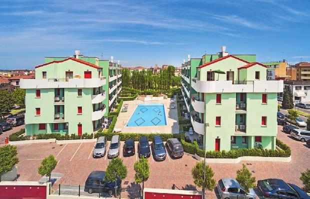 komplex se nachází v centru Caorle Spiaggia di Ponente Vybavení: bazén pro dospělé na střeše residence (zpravidla vyžadována koupací čepice), menší bazének pro děti, sluneční terasa s lehátky (počet