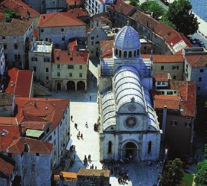 den polodenní výlet do Zadaru, prohlídka historického centra, tržnice, individuální volno, po večeři návštěva večerního Biogradu s nádhernou promenádou a starými úzkými uličkami 7.