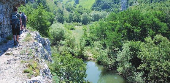 den dopoledne příjezd do Rumunska se zastávkou v barokním městě Temešvár, ubytování ve vesnici Gernik, seznámení s nejbližším okolím vesnice 3.