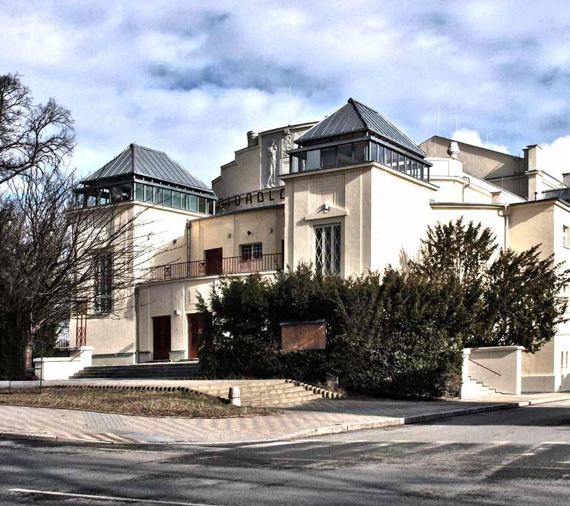 www.mestokladno.cz Malé kladenské Dionýsie se po šesti letech vracejí Rozloučení s divadelní sezonou chystají pro své věrné diváky kladenští divadelníci na 30. června. Od 19.