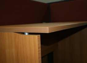 Psací stoly Standard S rovnou stolovou deskou (bez průchodky), hloubka 670mm a 780 mm S ergonomickou