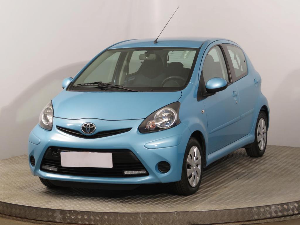 Auto ojeté: Toyota Aygo 2013 1.0, +, nové v ČR, 1. majitel, servisní knížka, klimatizace, El.