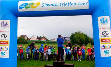 Zprávy z domovů SMOLINA...plná změn! Triatlonové závody Tomáše Slavaty změnily svůj název. Od letošního roku akci pomáhá financovat Nadační fond Inspirace dětem.
