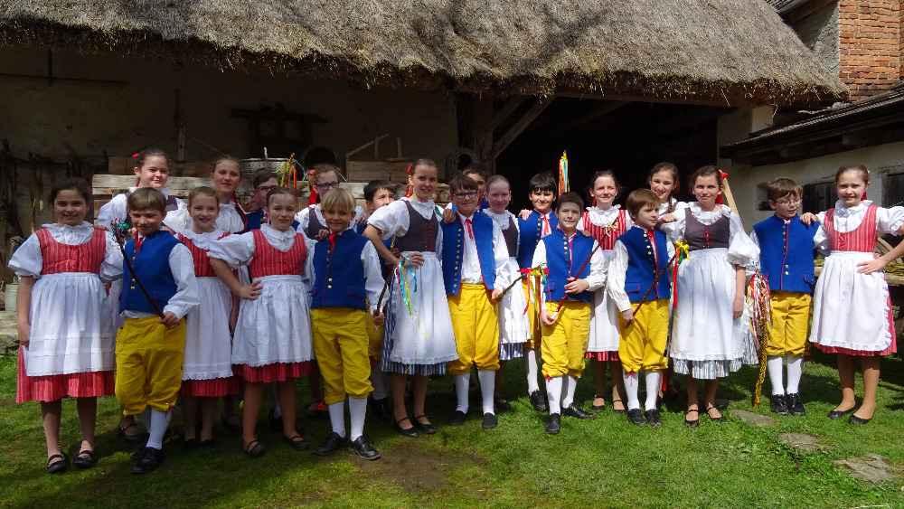 Celostátní přehlídce dětských folklorních souborů, která se uskuteční začátkem června v Jihlavě. Pásmo s názvem Velikonoce zaujalo diváky jak svou dynamikou, tak spontánním projevem dětí.