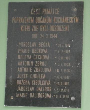 Němci svolali z každé školy, z každého úřadu a z každé továrničky po jednom zaměstnanci, že musí v poledne ve 12 hodin nastoupit v Brandýse a dalších okresních městech do autobusu.