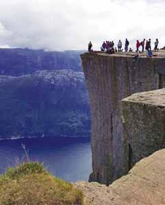 NORSKO T R O N D H E I M NORSKÉ FJORDY A VYHLÍDKY PREIKESTOLEN A ZLATÁ CESTA SEVERU Velmi podrobný okruh norskem s návštěvou Lysefjoru, možnost výstupu na slavnou skalní plošinu Kazatelna.