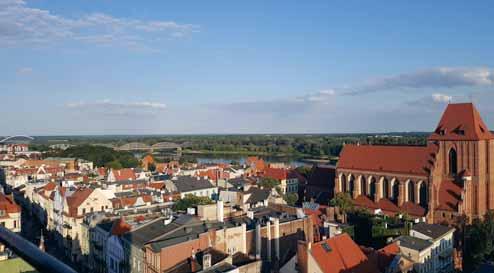 VELKÝ OKRUH POLSKEM MALBORK SOPOTY GDAŇSK SLOVIŇSKÝ NÁRODNÍ PARK GDYNĚ TORUŇ VARŠAVA KRAKOV Program zájezdu: AUTOKAREM 1. den: Večer odjezd z ČR (odjezd z ČR viz text). 2.