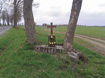 Zrekonstruovaný křížek u silnice na Brť - květen 2015 12 Po Simona 13 Út Lucie 14 15