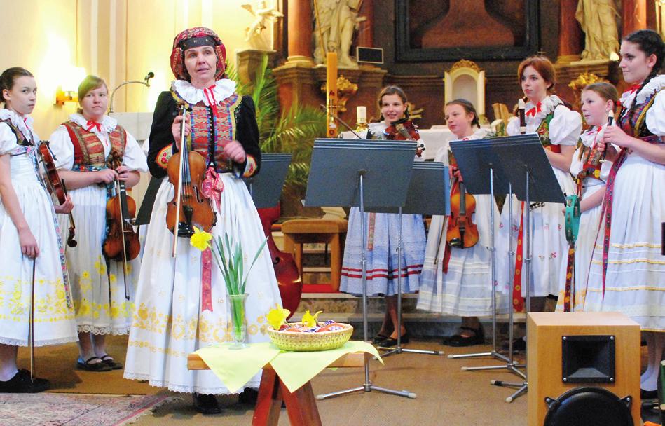 Při vystoupeních doprovází soubor Mladá Haná. MUZIKA KRUŠPÁNEK, Velká Bystřice Vedoucí muziky: Mgr. Lenka Černínová Muzika Krušpánek vznikla v roce 2007.