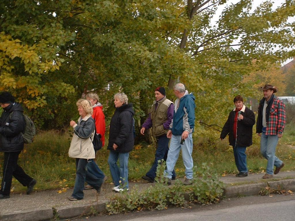 ?!.október.?! Uzamykanie M. Dunaja Zraz : 9,30 hod. Jahodná, za štadiónom miestnej TJ : Jahodná - Topoľníky Iné : Treba vlastné plavidlo, alebo miesto v plavidle. 18.10. Jeseň v prírode.