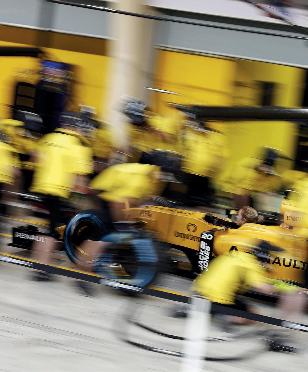 Diamantový vzor. Logo Renault, logo týmu Formule 1 v gumovém provedení. Logo Renault na popruhu. Barva: černá.