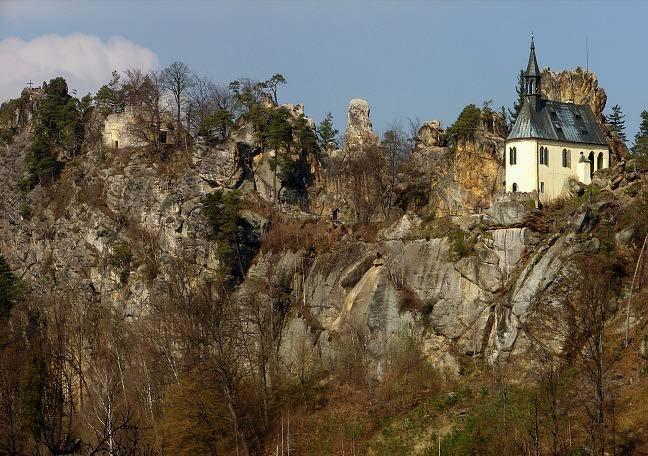 Hrad Vranov Na strmých skalách vysoko nad