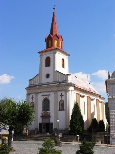 Současná podoba kostela pochází z roku 1872, kdy byl přestavěn v novogotickém slohu.