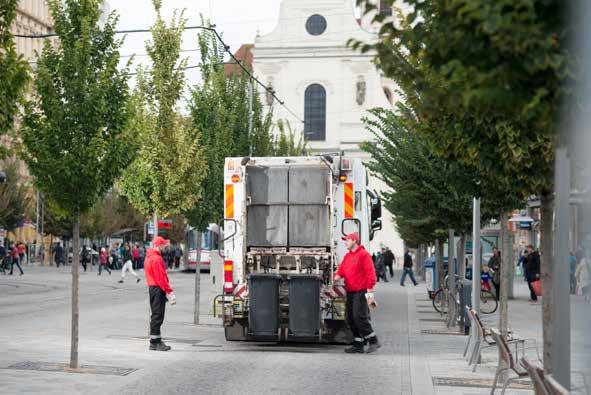 ZPRÁVA O PODNIKATELSKÉ ČINNOSTI SPOLEČNOSTI A O STAVU JEJÍHO MAJETKU Svoz odpadu Divize Svoz odpadu zajišťuje sběr a svoz komunálních odpadů, svoz odpadů velkoobjemovými kontejnery a další služby.