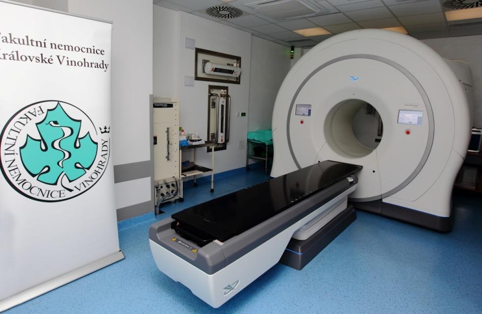 RADIODIAGNOSTICKÁ KLINIKA Přednosta: doc. MUDr. Hana Malíková, Ph.D. Primář: MUDr. Jiří Weichet, Ph.D. Zástupce přednosty pro vědu a výzkum: doc. MUDr. Jan Šprindrich, CSc. Vedoucí RDG asistent: Bc.