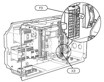 dílu 1 15 T100mA/250V 718085 3 45 T250mA/250V 518900* 6 90 T500mA/250V 718086 * Instalováno z výroby Elektrické připojení Připojte topný kabel (EB14) do