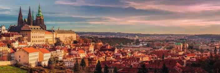 Kouzelné pražské panorama měšťané a nejdále od náměstí na Novém Světě bydlela chudina. Královským městem se Hradčany staly až v roce 1598 v době vlády Rudolfa II. a zůstaly jím do roku 1784.