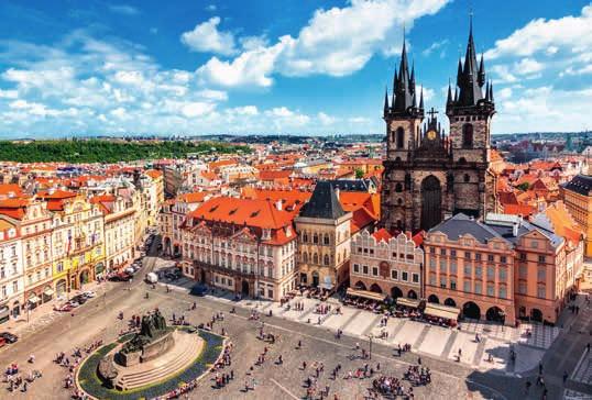 Staroměstské náměstí Jana Lucemburského v první polovině 14. století. Radnice, a zejména orloj, tvoří dnes hlavní turistický magnet centra Prahy.