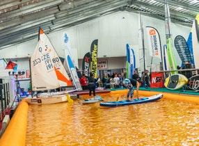 DOPROVODNÝ PROGRAM FOR BOAT Bazén pro vodní sporty Návštěvníci veletrhů měli možnost sami vyzkoušet vodní sporty přímo na