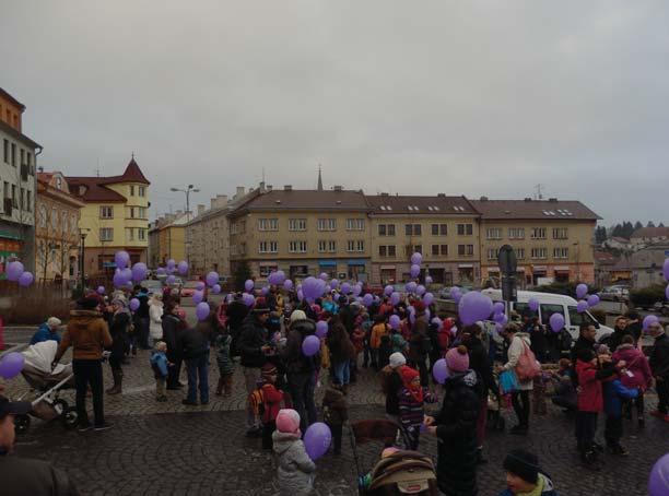 Výskyt jmelí na dřevinách Jmelí se v posledních 15 letech hojně rozšířilo na území Moravskoslezského kraje a způsobuje usychání a umírání stromů nacházejících se v zahradách, v parcích, podél