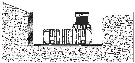 Hloubka výkopu musí mít takové rozměry, aby nebyla překročena max. tloušťka zemního krytu nad nádrží (viz bod 2 podmínky instalace).