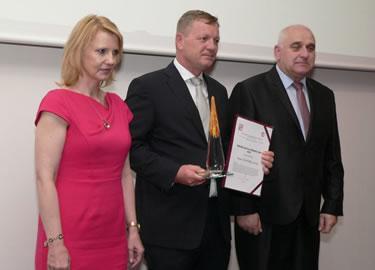 Nositelem Výroční instalatérské ceny za rok 2018 se stala společnost Cvrček, s.r.o. Cenu si převzal jednatel společnosti Petr Cvrček. Společnost Cvrček, s.r.o. vznikla 1992.