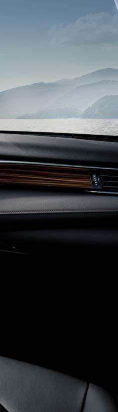 POHODLIE Kultivovaná kabína novej Toyoty Camry Hybrid spája elegantný dizajn s najlepšími materiálmi.