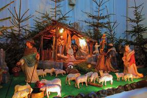 12. 16:00 mše sv. pro rodiny s dětmi 24:00 Půlnoční mše sv. s doprovodem sboru Jolly Singers 25. 12. nedělní pořad bohoslužeb 26. 12. 7:45, 9:00, 17:30 mše sv. 31. 12. 7:45, 9:00, 11:00 mše sv.