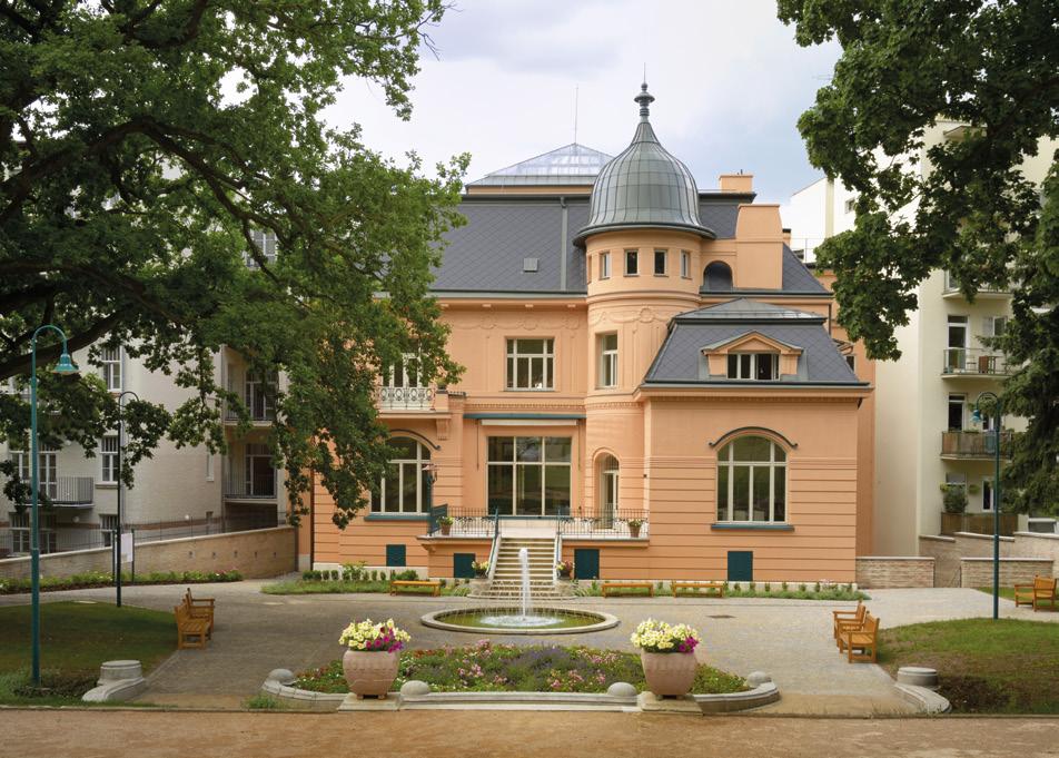 ALEXANDER NEUMANN, RUDOLF BAUMFELD (VÝSTAVBA 1903 1904) Vila Löw-Beer LUDWIG MIES VAN DER ROHE (VÝSTAVBA 1929 1930) Vila Tugendhat Reprezentativní secesní vilu si nechal postavit továrník Moritz