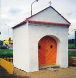 Floriána do počátku 18. st. stávala kaple, kterou nahradil kostel vysvěcený r. 1899. Za 2. sv. války při náletu byl tento neogotický chrám těžce poškozen a přes veškeré snahy o záchranu došlo 2. 4.
