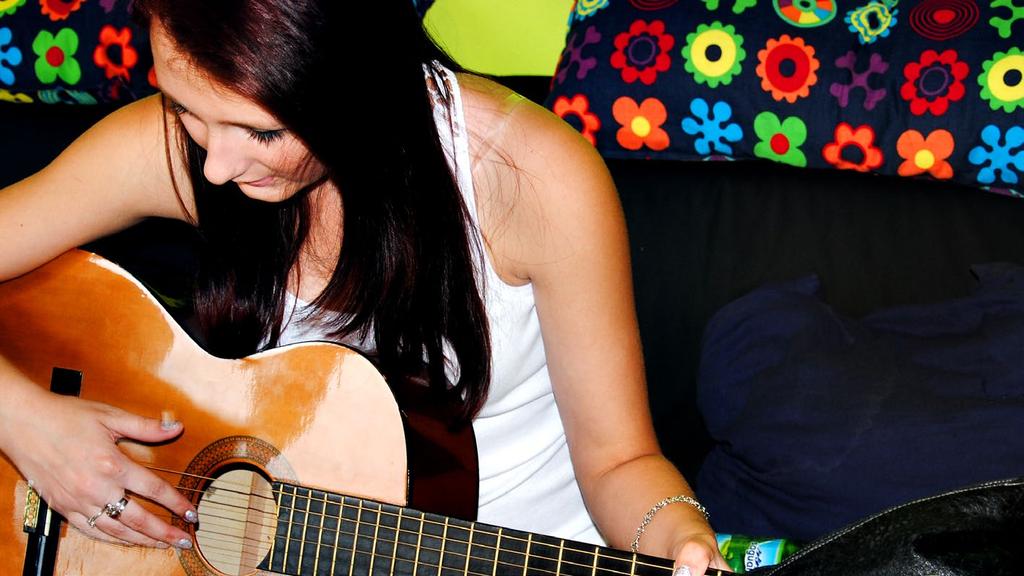 Dívka, 13 let: Chodí sem čím dál tím víc lidí, takže se toho dá více podniknout. Pracovníci pro nás vymýšlejí zajímavou zábavu, která nás baví. Jsem ráda za novou pracovnici.