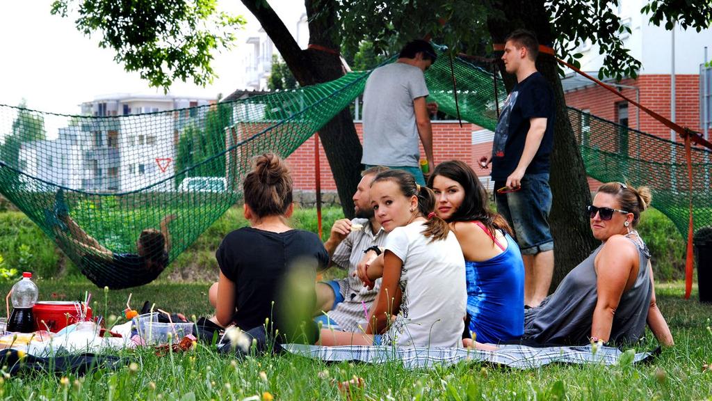 PLÁNUJEME V roce 2014 se chceme zaměřit na posílení formy terénní práce s naší cílovou skupinou dětí a mládeže v okolních obcích Královéhradeckého kraje, což pro nás znamená zejména navázání